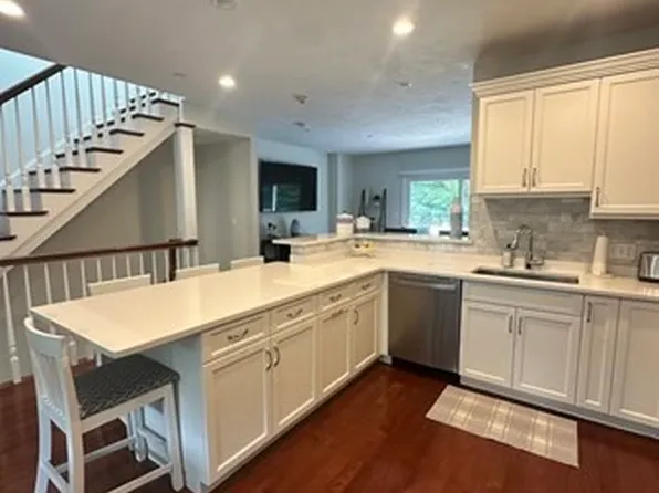 34 Pleasant St #107, Foxboro, MA 02035