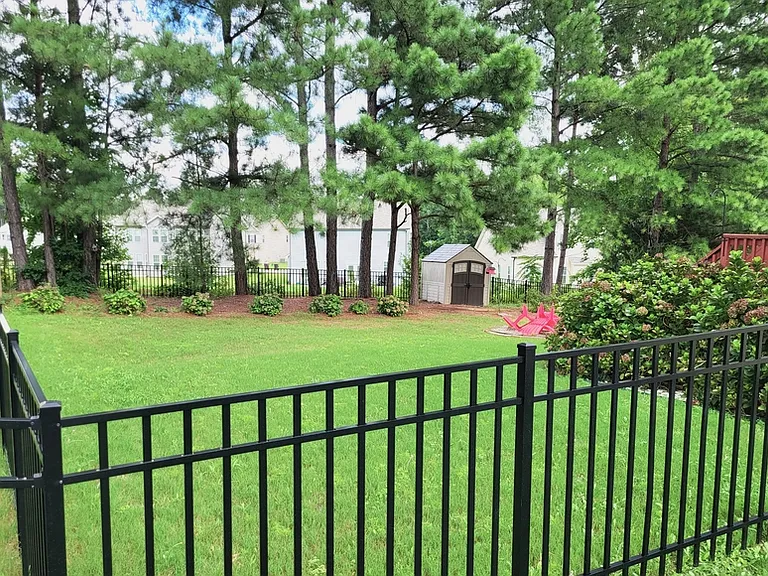 105 Clubhouse Dr — Photo 5