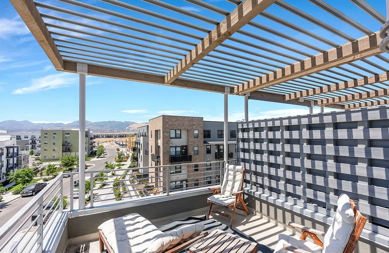 2 bed, 1.5 bath, 1596 sqft, $2,650 — Photo 2