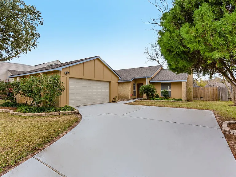 2703 Ferry Lndg — Photo 1
