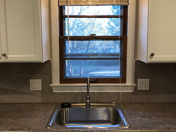 3rd image of 1305 W Linden Ave