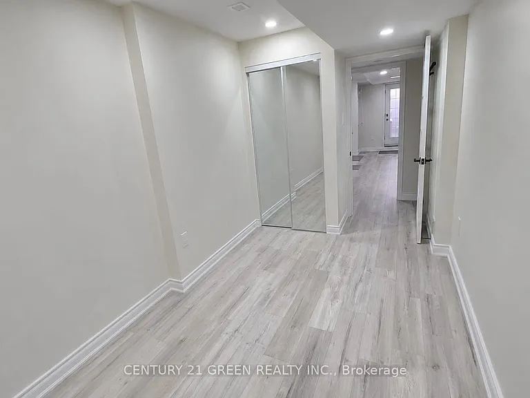 1213 Duignan Cres #BASEMENT — Photo 9