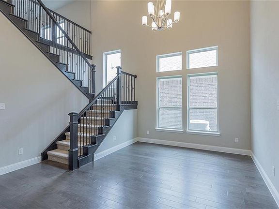 5th image of 1024 Yarrow St