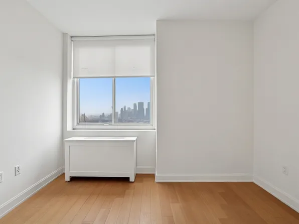 420 East 54th Street image 13 of 39