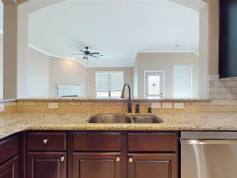 12314 Meadow Breeze Dr — Photo 15