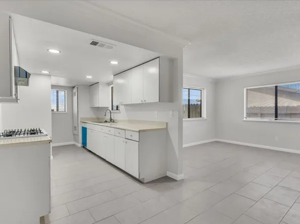 8922 I Ave APT 3, Hesperia, CA 92345