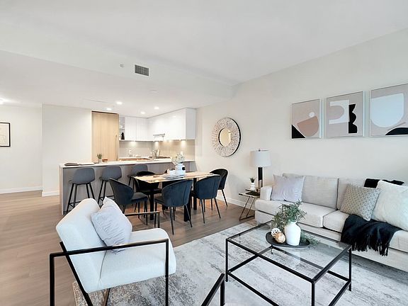 2nd image of 618 Carnarvon St #601