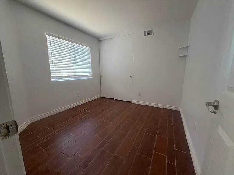 9586 Shadow Springs Dr — Photo 6