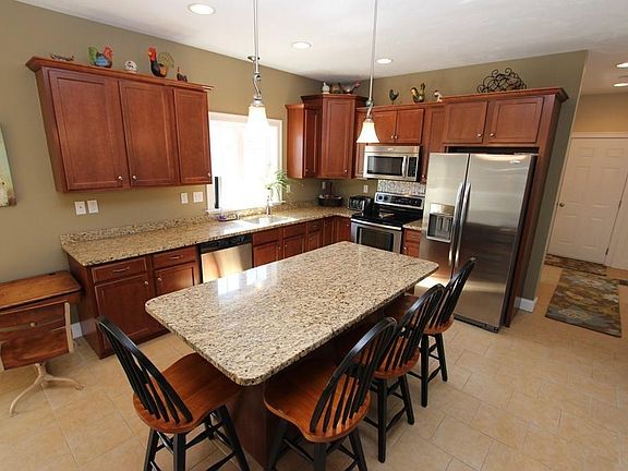 4th image of 1 Cranberry Ln
