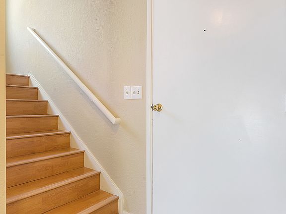 5th image of 1620 Greenport Ave APT D