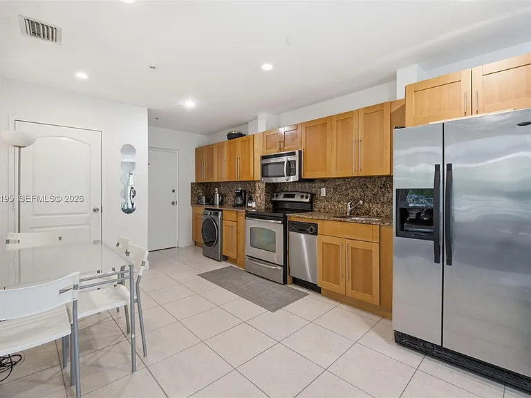945 Michigan Ave #3 — Photo 7