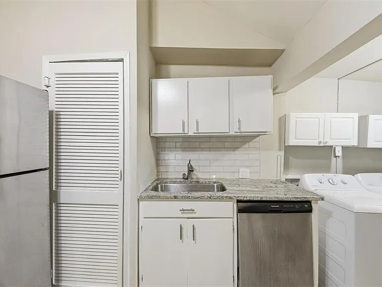 154 Lawton St SW — Photo 11