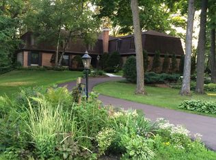 27415 Maple Ridge Ln, Shorewood, MN 55331