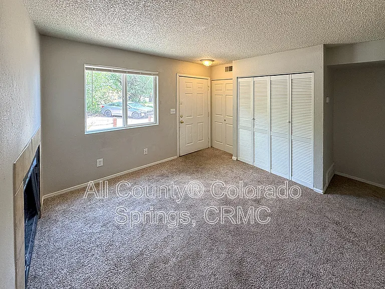347 W Iowa Ave — Photo 3