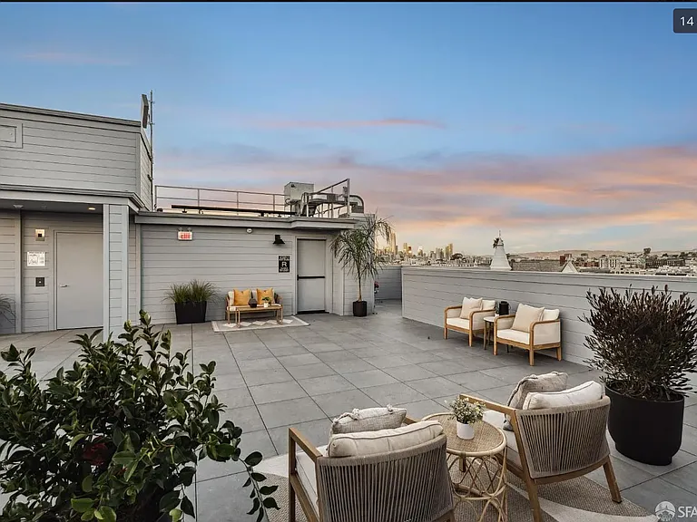 986 S Van Ness Ave #201 — Photo 9