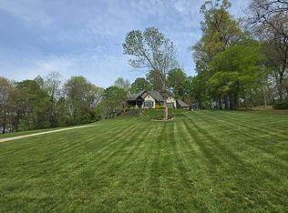 2571 Grand Oaks Dr, Johnson City, TN 37615