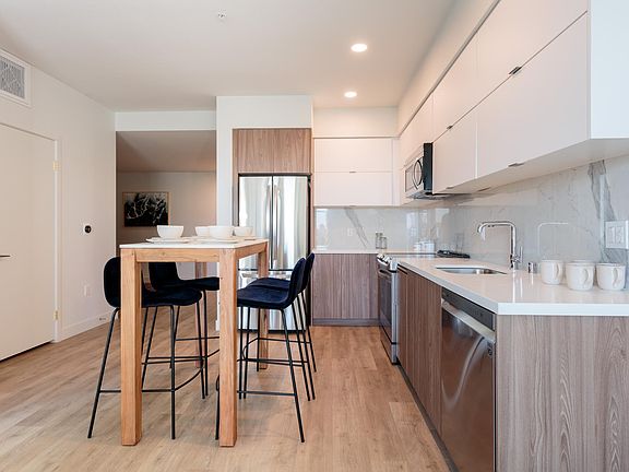 4th image of 1718 N Las Palmas Ave APT 628