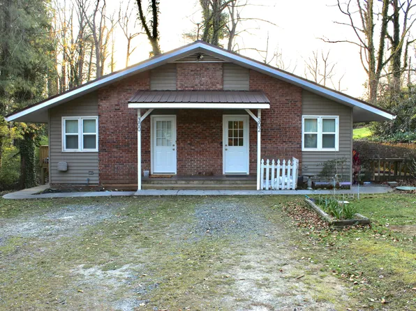 302 Daniel Dr #2, Hendersonville, NC 28739