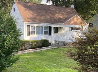 781 Oakside Rd, Yorktown Heights, NY 10598