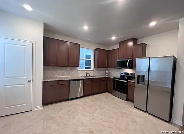 14839 Vance Jackson — Photo 3