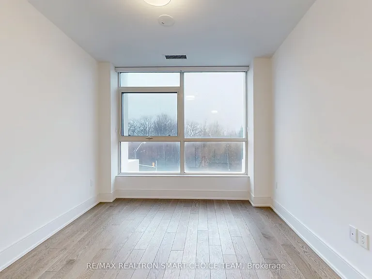 10 Inn On The Park Dr #212 — Photo 36