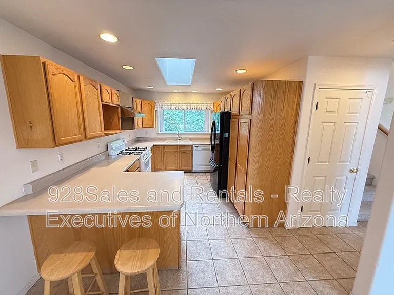 1808 W University Ave — Photo 5