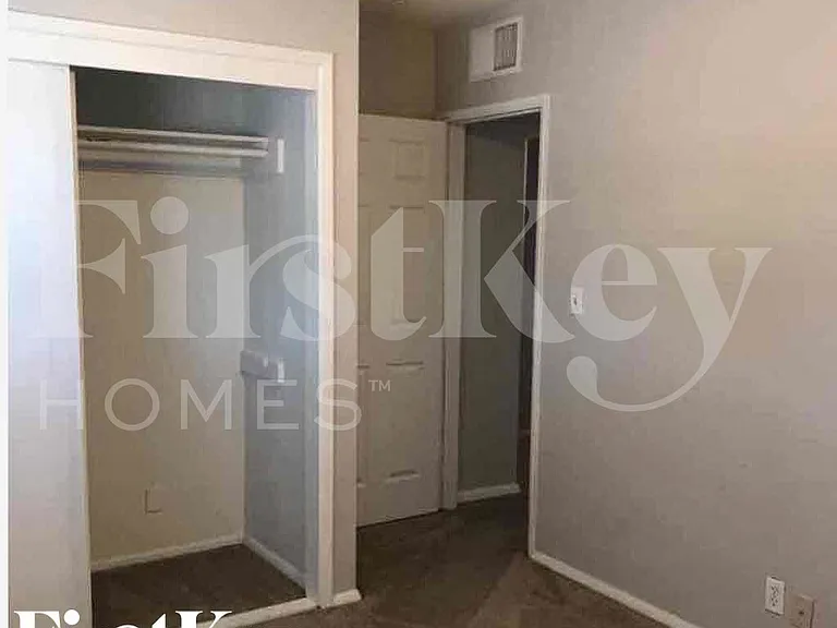 1439 W 7th St — Photo 9