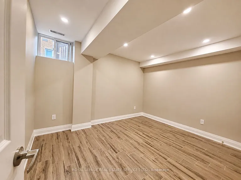 39 Vezna Cres #BASEMENT — Photo 8