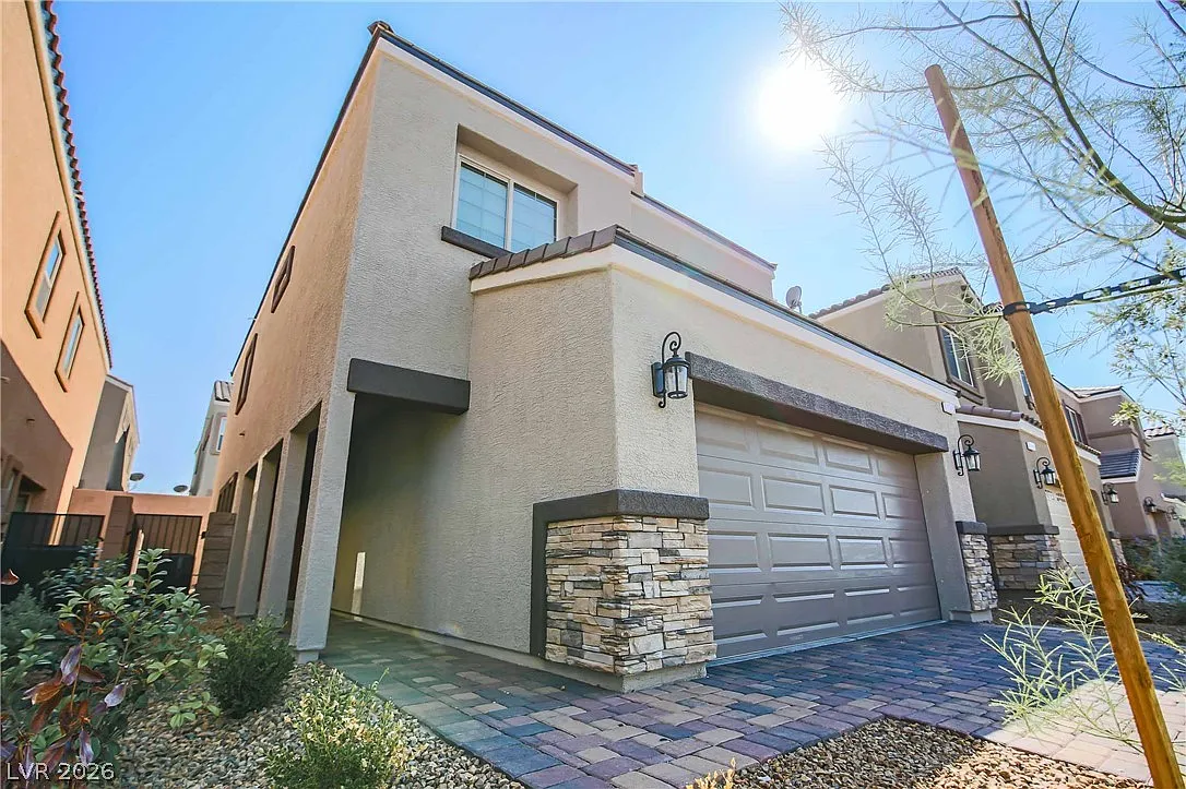 3 bed, 2.5 bath, 1732 sqft, $2,100 — Photo 1