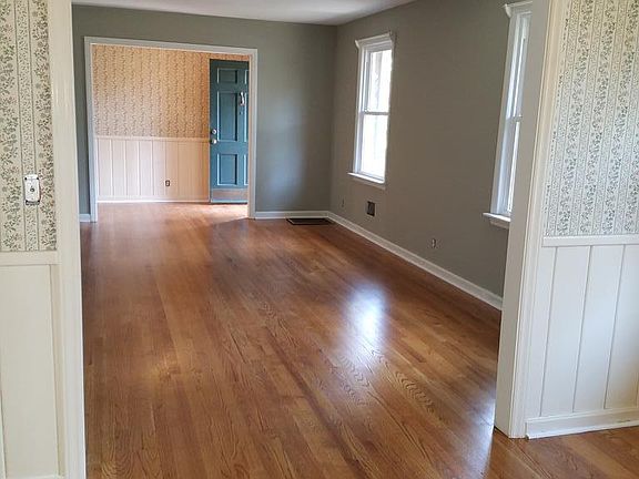 4th image of 127 Cedarwood Park