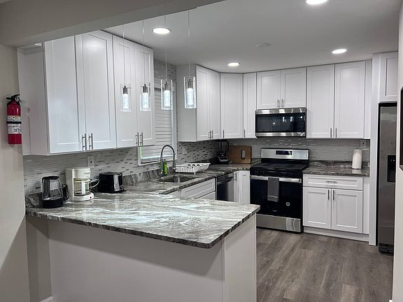 4th image of 2606 Newton St