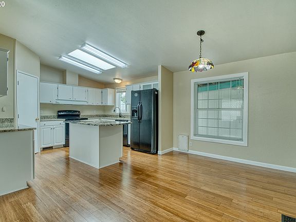 5th image of 11002 NE 69th St