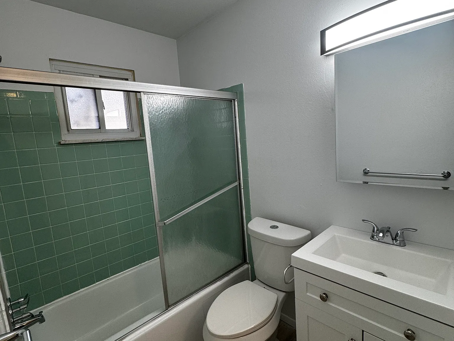 Luxury Newly Renovated 1 Bedroom Apt — Photo 3