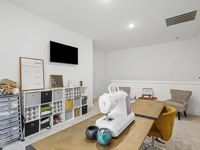 1013 Carnation Dr — Photo 24