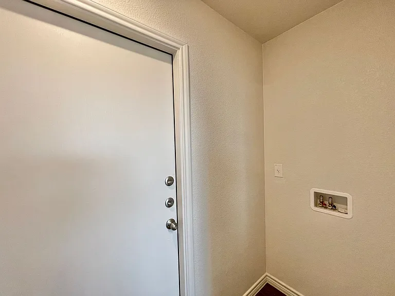 1708 Castroville Trl — Photo 37
