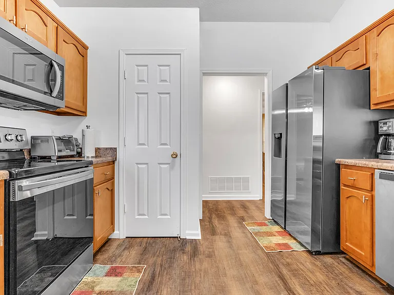 8301 Manhatten Dr — Photo 28