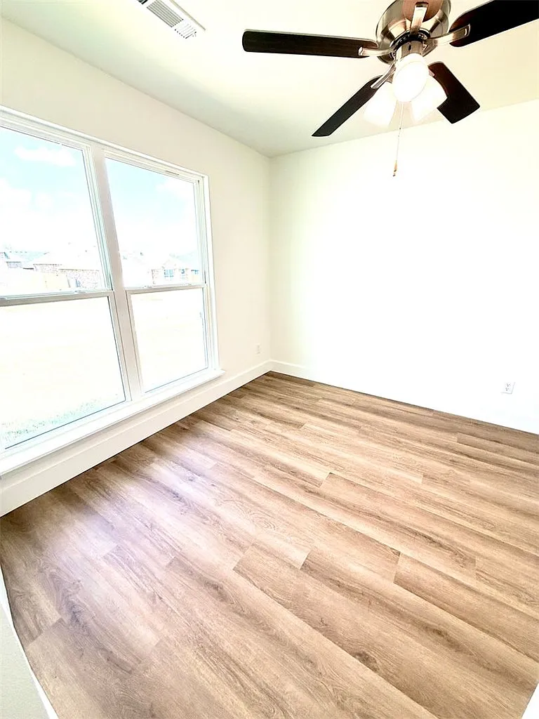 4 bed, 2.0 bath, 1729 sqft, $2,450 — Photo 2