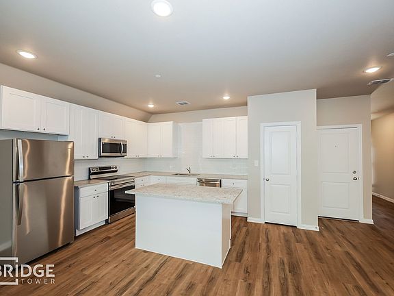 4th image of 1208 Sunnyvale Ln