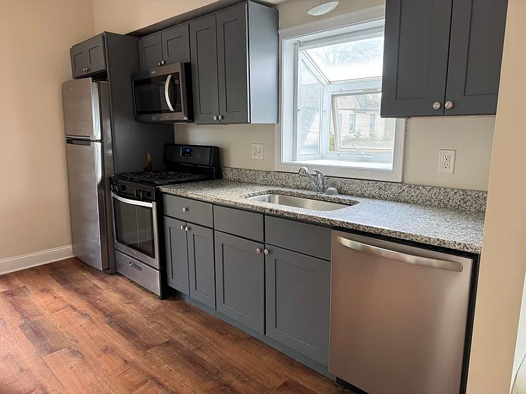 986 Smith St — Photo 2
