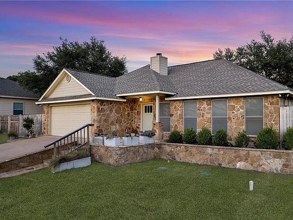 3rd image of 601 S Ronay Dr