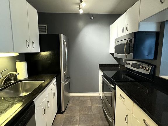 5th image of 401 E Ontario St APT 606