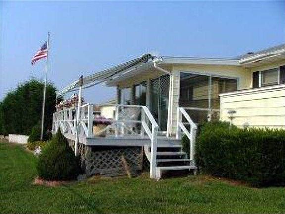 2nd image of 38356 Hickory Ln