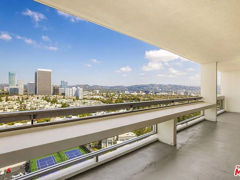 2222 Avenue Of The Stars — Photo 22