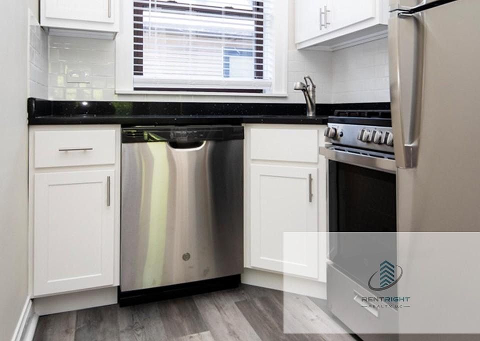 1st image of 1249-55 W Henderson St #12552