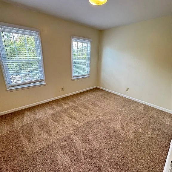 412 E Hall St — Photo 11