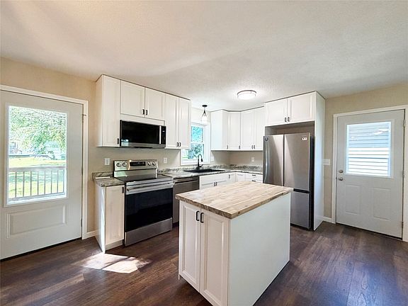 2nd image of 512 E Bracklin Street