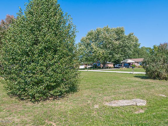 5th image of 122 Grant Dr