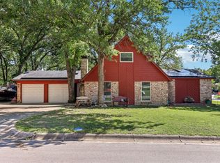 1049 Ferndale Ave, Azle, TX 76020