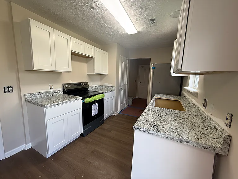 1240 Shannon Ln — Photo 2