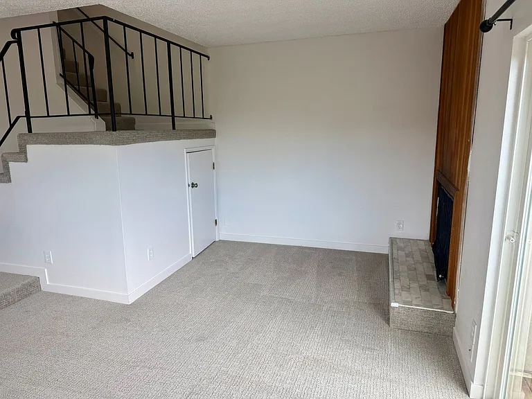 Stunning Custom Duplex-TH w/view deck — Photo 6